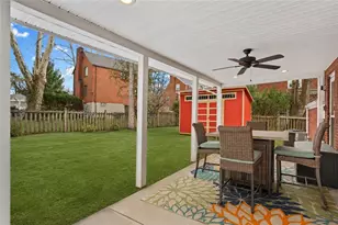 1049 Windermere Dr, Pittsburgh, PA 15218 - Photo 15