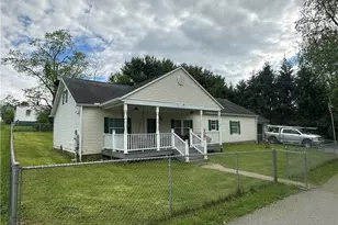 7 Short St, Centerville, PA 15358 - Photo 3