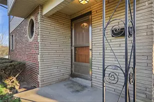 3832 Cynthia Dr, Pittsburgh, PA 15227 - Photo 5