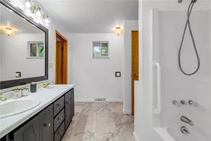 2052 Hulton Rd, Pittsburgh, PA 15147 - Photo 17