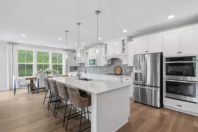 300 Crest Ln, Adams Township, PA 16046 - Photo 9