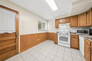 221 Clay Dr, Pittsburgh, PA 15235 - Photo 9