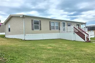 332 Maruca Dr, Mt Pleasant Boro, PA 15666 - Photo 3