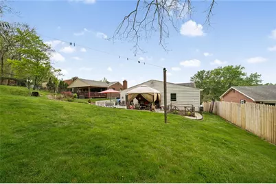 90 Sierra Dr, Pittsburgh, PA 15239 - Photo 7