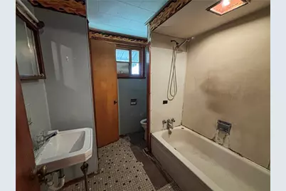 424 Main St, New Eagle, PA 15067 - Photo 7