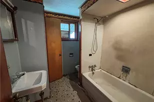 424 Main St, New Eagle, PA 15067 - Photo 7