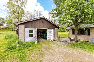 324 Fenfield Dr, Unity Township, PA 15650 - Photo 9
