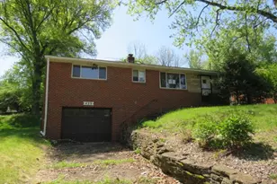 429 Woodrift Ln, Pittsburgh, PA 15236 - Photo 1