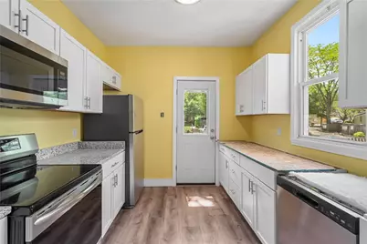 23 Edith Pl, Pittsburgh, PA 15213 - Photo 7