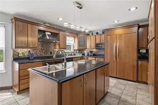 442 Shelbourne Dr, Pittsburgh, PA 15239 - Photo 9