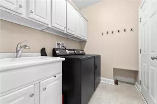 303 Torrey Pine Dr, Adams Township, PA 16046 - Photo 21