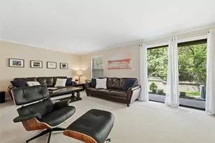 642 Woodcrest Dr, Robinson Twp, PA 15205 - Photo 9