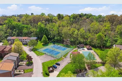 642 Woodcrest Drive, Robinson Twp, PA 15205 - Photo 5