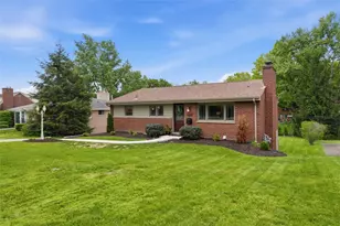 1290 Lakemont Dr, Pittsburgh, PA 15243 - Photo 3