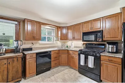 121 Rose Leaf, Scott Township, PA 15220 - Photo 15