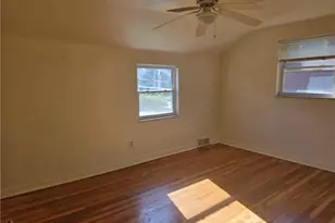 416 Jacobson Dr, Pittsburgh, PA 15227 - Photo 9