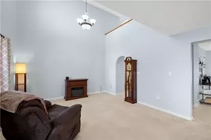 410 Suncrest Dr, Cranberry Township, PA 16066 - Photo 3