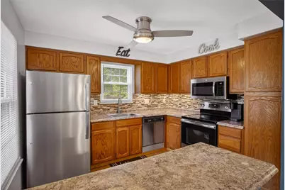 762 Windvue Dr, Robinson Twp, PA 15205 - Photo 11