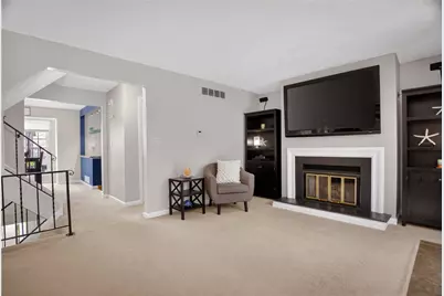 762 Windvue Dr, Robinson Twp, PA 15205 - Photo 7