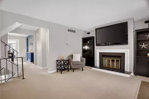 762 Windvue Dr, Robinson Twp, PA 15205 - Photo 7