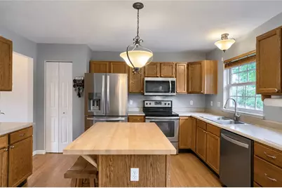 1871 Pioneer Dr, Pittsburgh, PA 15143 - Photo 9