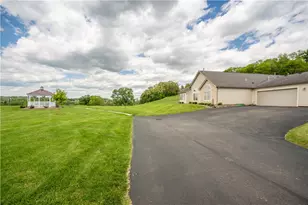 1905 Golf Course Dr, South Strabane, PA 15301 - Photo 23