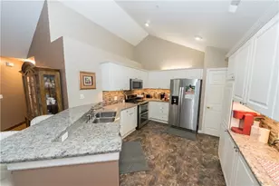 1905 Golf Course Dr, South Strabane, PA 15301 - Photo 7