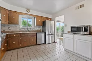 2110 Lorenzi Ln, Robinson Twp, PA 15136 - Photo 9