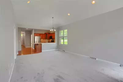 828 Village Dr, Pittsburgh, PA 15237 - Photo 15