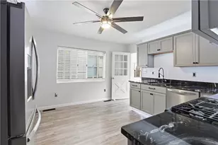 2422 Salisbury St, Pittsburgh, PA 15210 - Photo 9