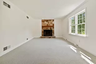 1045 Redoak Dr, Penn Twp, PA 15636 - Photo 9