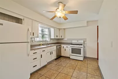 124 Clover Dr, Center Township, PA 15061 - Photo 9