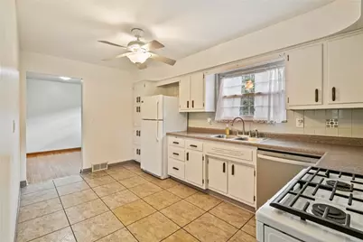 124 Clover Dr, Center Township, PA 15061 - Photo 7
