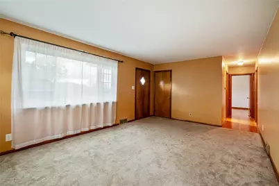 124 Clover Dr, Center Township, PA 15061 - Photo 3