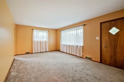 124 Clover Dr, Center Township, PA 15061 - Photo 5