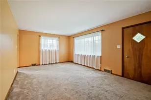 124 Clover Dr, Center Township, PA 15061 - Photo 5