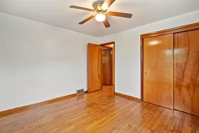 124 Clover Dr, Center Township, PA 15061 - Photo 15