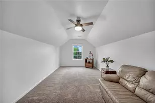 2013 Cool Springs Dr, Bethel Park, PA 15234 - Photo 29