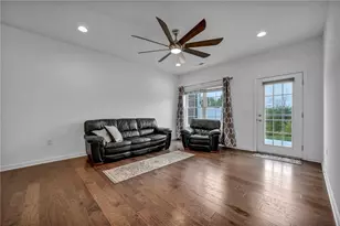 2013 Cool Springs Dr, Bethel Park, PA 15234 - Photo 7