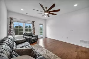 2013 Cool Springs Dr, Bethel Park, PA 15234 - Photo 9