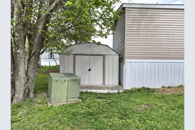 27 Manor Dr, Smith Township, PA 15019 - Photo 7