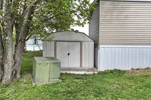27 Manor Dr, Smith Township, PA 15019 - Photo 7