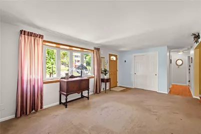448 Saratoga Dr, Pittsburgh, PA 15236 - Photo 11