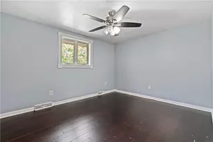 2813 Glenny Lane Extension, West Mifflin, PA 15122 - Photo 9