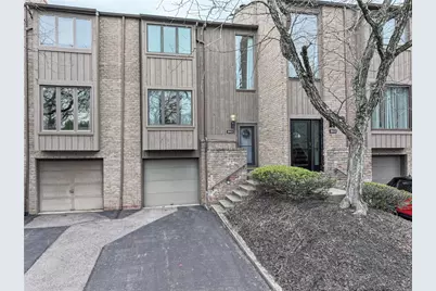 352 Hawthorn Ct, Ross Twp, PA 15237 - Photo 1