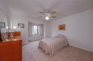 352 Hawthorn Ct, Ross Twp, PA 15237 - Photo 13