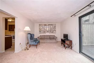 352 Hawthorn Ct, Ross Twp, PA 15237 - Photo 5