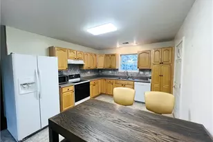 380 Oak St Ext, Pulaski Township, PA 16159 - Photo 9