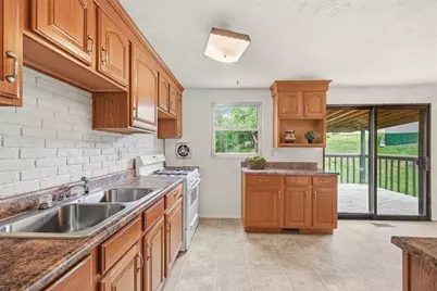 909 Mount Hood Dr, Pittsburgh, PA 15239 - Photo 9