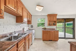 909 Mt Hood Dr, Pittsburgh, PA 15239 - Photo 9